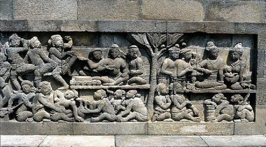 PENGOBATAN KUNO: Relief Karmawibhangga di kaki Candi Borobudur, Jawa Tengah, dari era sebelum Majapahit yang menggambarkan adegan menolong orang sakit dan tanaman untuk obat. (dok.JPRM)