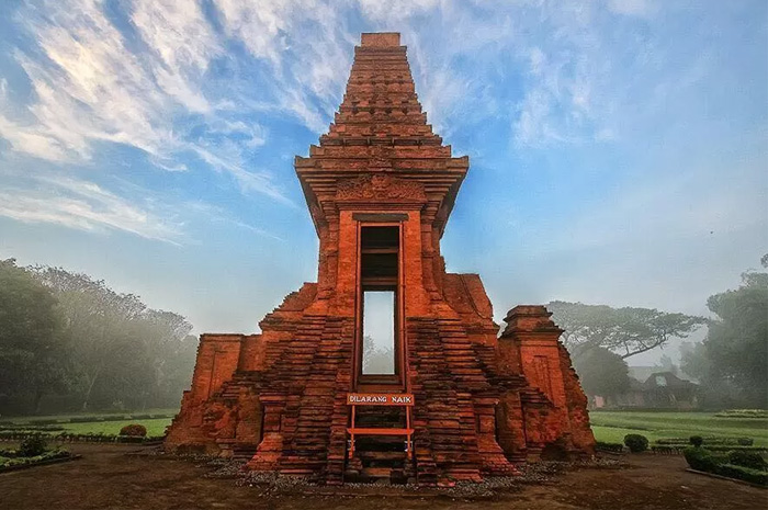 Mitos Candi Bajang Ratu yang Masih Dipercaya Hingga Kini, Untuk mengetahui Larangannya Simak Selengkapnya Disini