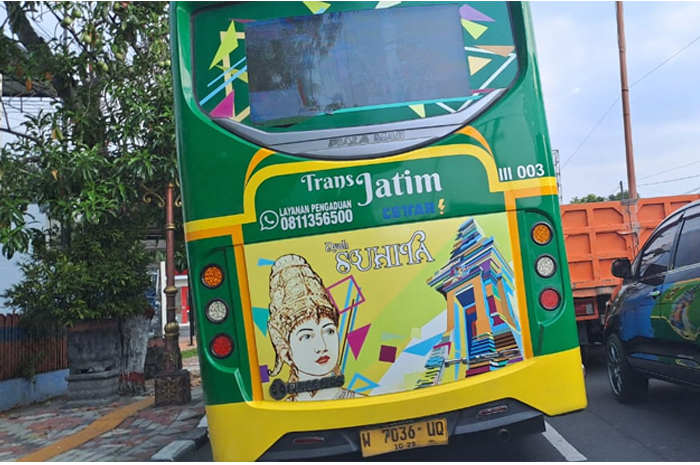 Sosok ini banyak dikenal setelah gambarnya terpajang di body Bus Trans Jatim Mojokerto Koridor 3, jurusan Mojokerto-Gresik.