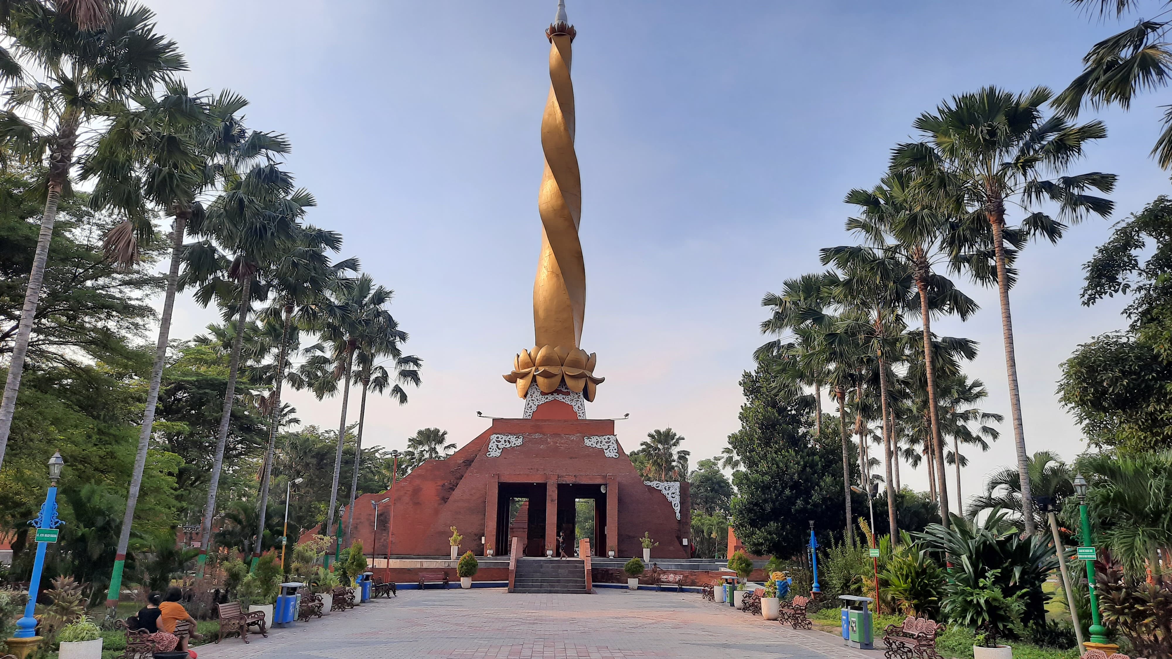 PUSAT KOTA: Alun-Alun Wiraraja Kota Mojokerto yang menjadi bagian dari perencanaan pembangunan tata kota di wilayah Mojokerto di masa pemerintahan kolonial. (foto: JPRM)