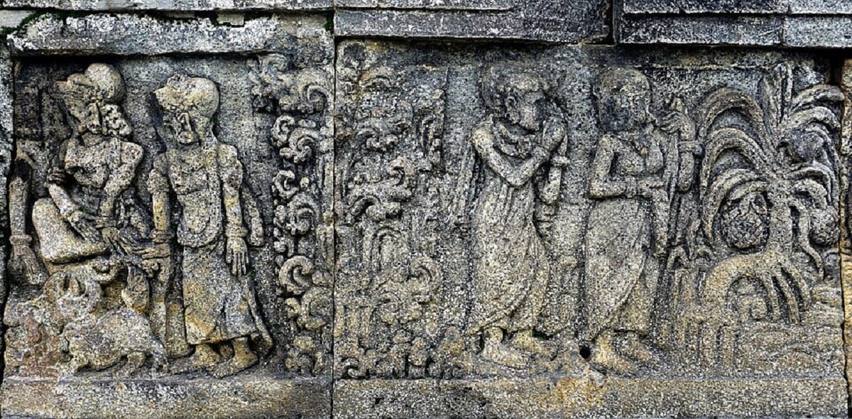 JEJAK ARKEOLOGIS: Panel relief kisah Sri Tanjung di dinding Pendopo Teras, kompleks Candi Penataran, Blitar.  (foto: JPRM)
