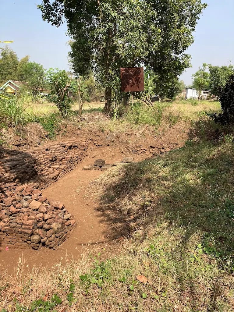 JEJAK SEJARAH: Situs Kutogirang di Desa Kutogirang, Kecamatan Ngoro, Kabupaten Mojokerto, peninggalan Raja Airlangga yang diduga berfungsi sebagai pengendali banjir. (foto: dok. Google for JPRM)