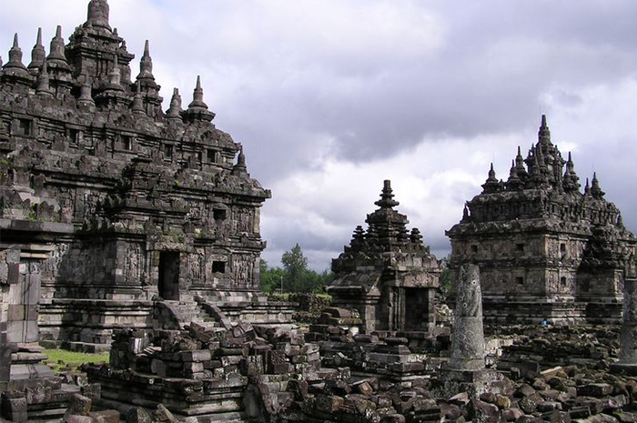 Kerajaan Majapahit dikenal bukan hanya karena kejayaanya di bidang politik dan militer, tetapi juga karena peradabannya yang tinggi dalam aspek budaya dan gaya hidup. sumber foto: pinterest