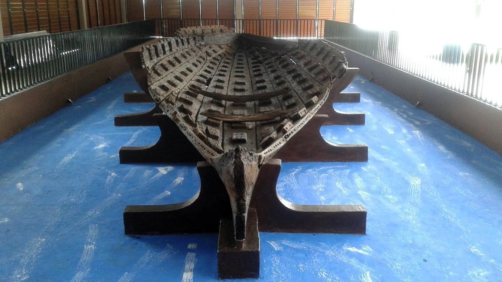 TEMUAN PENTING: Perahu kuno Punjulharjo yang ditemukan di pantai Desa Punjulharjo, Kecamatan/Kabupaten Rembang, Jawa Tengah. (foto: Kemdikbud for JPRM)