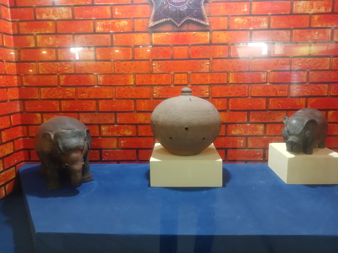 KUNO: Berbagai jenis gerabah terakota peninggalan Kerajaan Majapahit koleksi Museum Majapahit, Desa/Kecamatan Trowulan, Kabupaten Mojokerto. (foto: dok. JPRM)