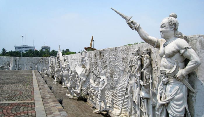 Birokrasi Patrimonial, Antara Tradisi, Kosmologi, dan Kekuasaan Kerajaan Majapahit