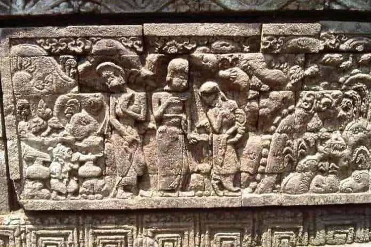 Relief Candi Bajang Ratu