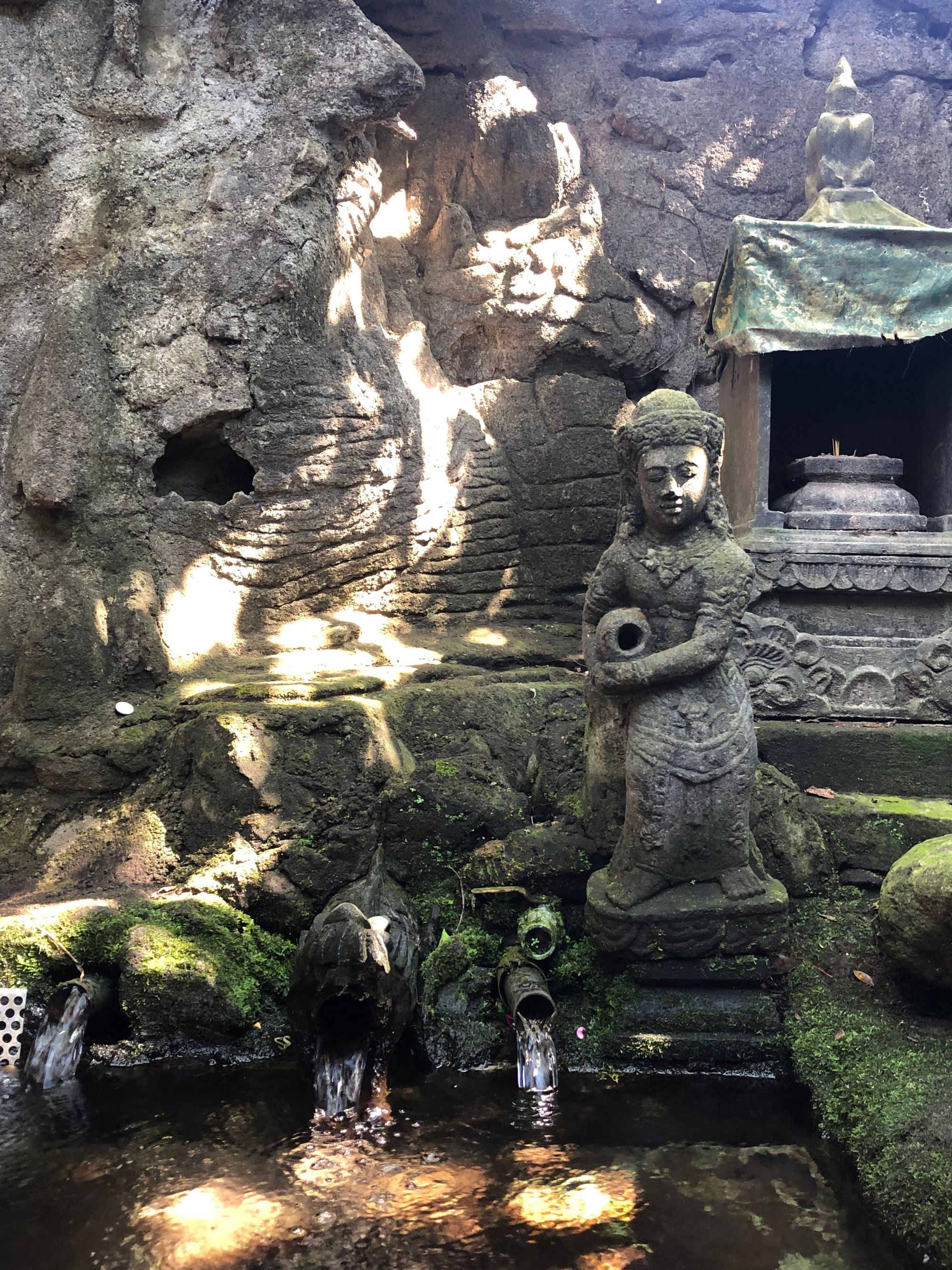 salah satu tirta amerta, sendang kamulyan yang terletak di kaki Gunung Arjuna.