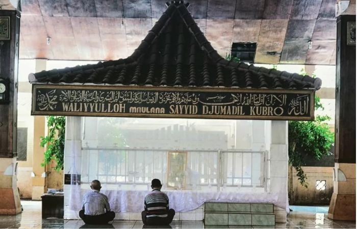 Penemuan situs pemakaman di Troloyo, Trowulan, menjadi bukti keberadaan masyarakat Muslim di era Majapahit.