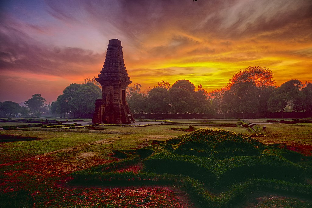 Gapura Bajang Ratu Mojokerto