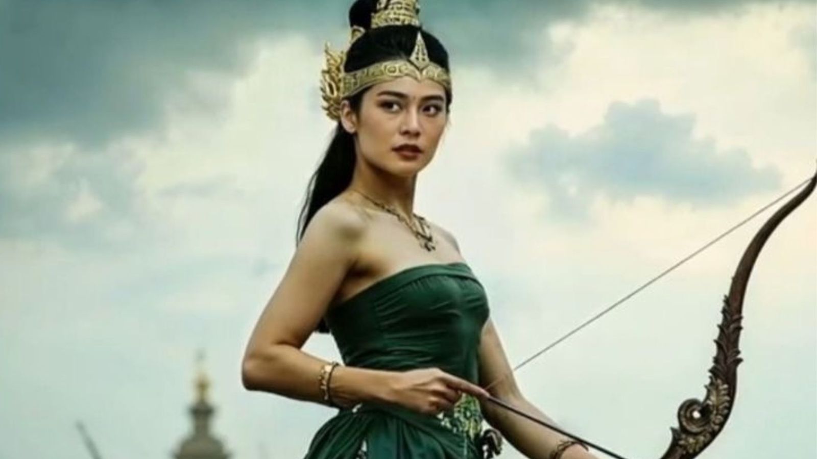Dari pernikahannya dengan Bhre Tumapel Cakradhara, Ratu Tribhuwana melahirkan dua anak yaitu Dyah Hayam Wuruk dan Dyah Nertaja.