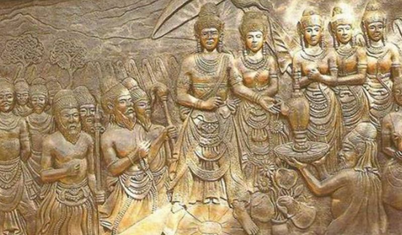 Kecantikan seorang selir di istana Majapahit begitu mempesona hingga membuat Raja Majapahit terpikat sebuah kisah cinta yang membara.