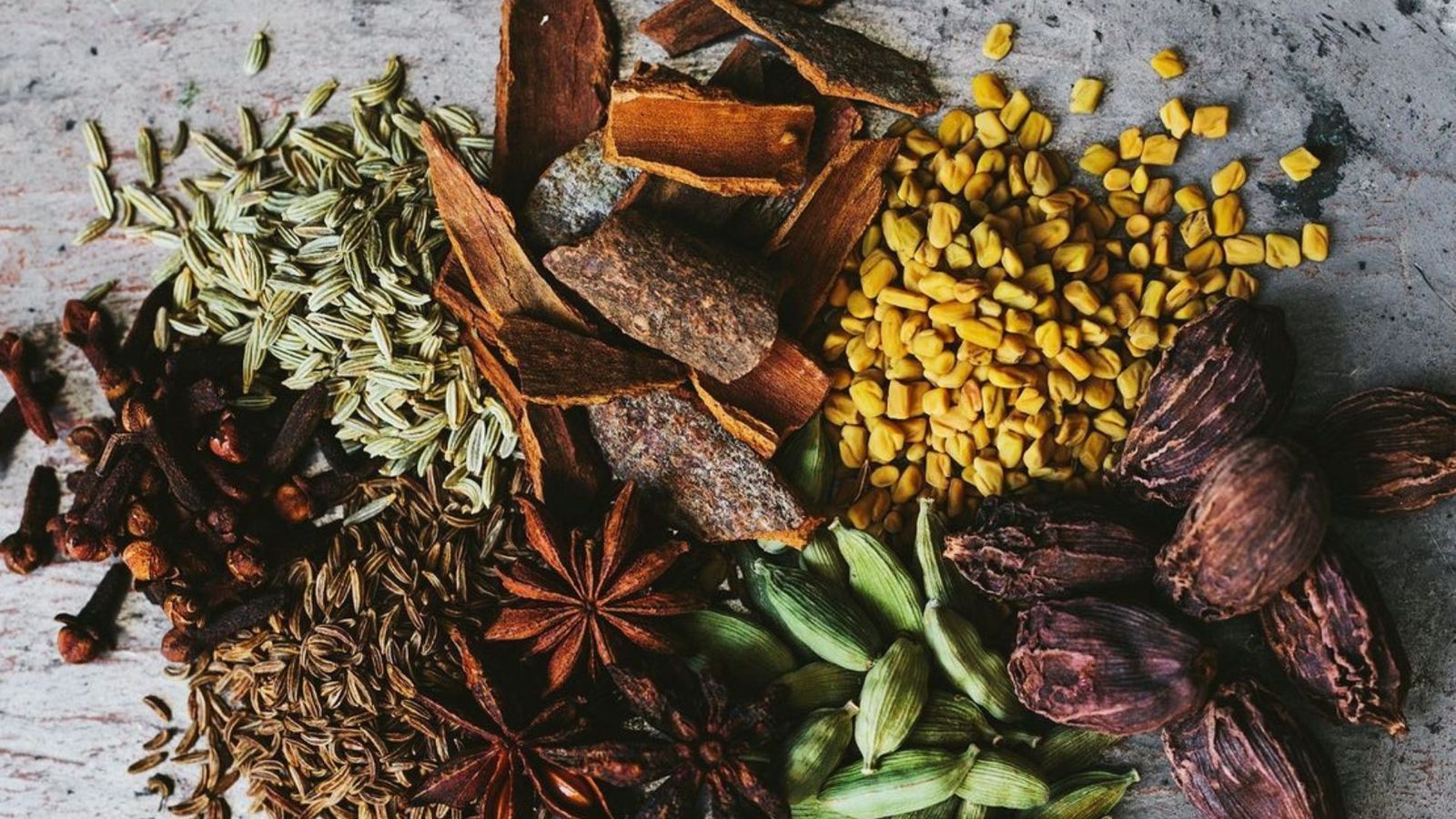 Antara abad ke-14 sampai ke-15, Majapahit berhasil membangun sebuah sistem perdagangan dan pelabuhan yang mengatur aliran rempah-rempah.