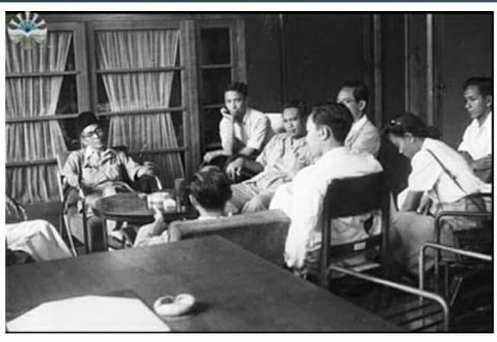 TOKOH PERJUANGAN: dr Soekandar saat dipanggil menghadap Presiden Soekarno di Yogyakarta ketika menjabat sebagai Bupati Mojokerto. (foto: dok. JPRM)