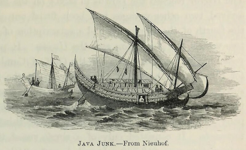 Melihat jenis-jenis transportasi di zaman kerajaan di Nusantara, tandu para bangsawan, kereta kuda resmi, dan perahu berlayar berfungsi sebagai tanda kejayaan maritim.