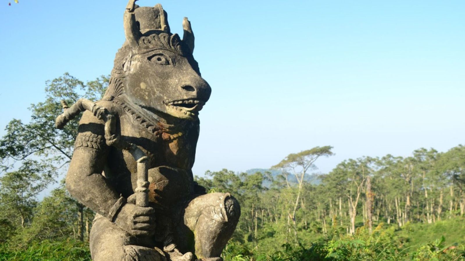 Kerajaan Majapahit terkenal dalam menyimpan banyak misteri serta kepercayaan gaib yang masih diyakini oleh masyarakat hingga saat ini.
