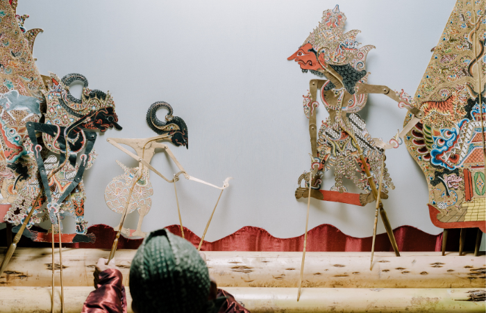Pada masa Majapahit, wayang kulit mengalami kemajuan yang signifikan sebagai salah satu bentuk kesenian keraton, alat pendidikan, dan tradisi ritual masyarakat Jawa.