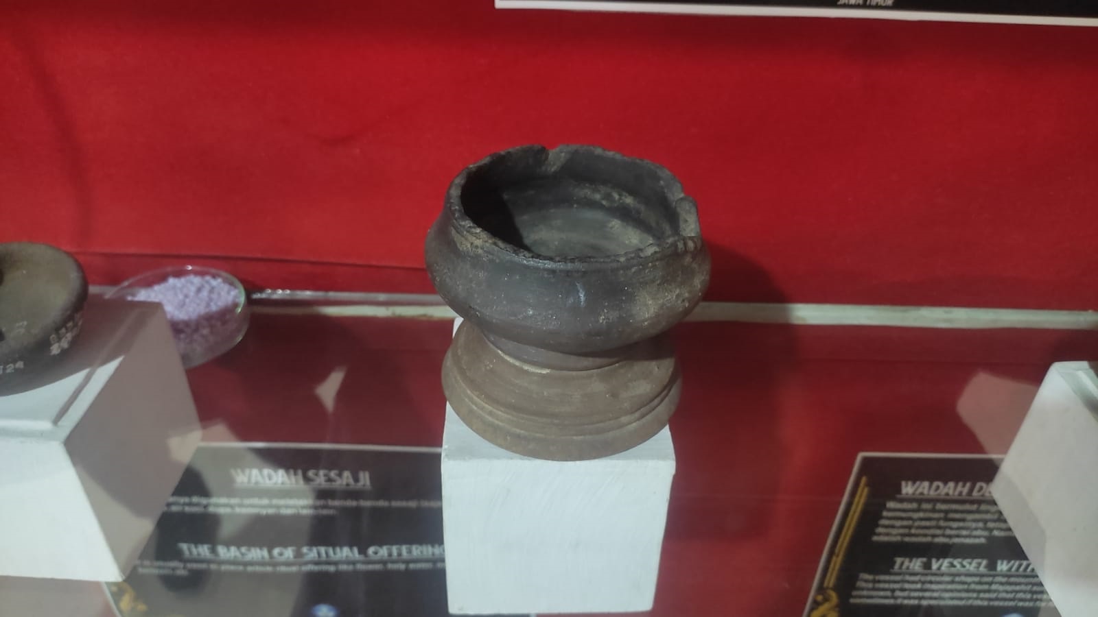 SEDERHANA: Celupak terakota koleksi Museum Majapahit di Desa/Kecamatan Trowulan, Kabupaten Mojokerto.