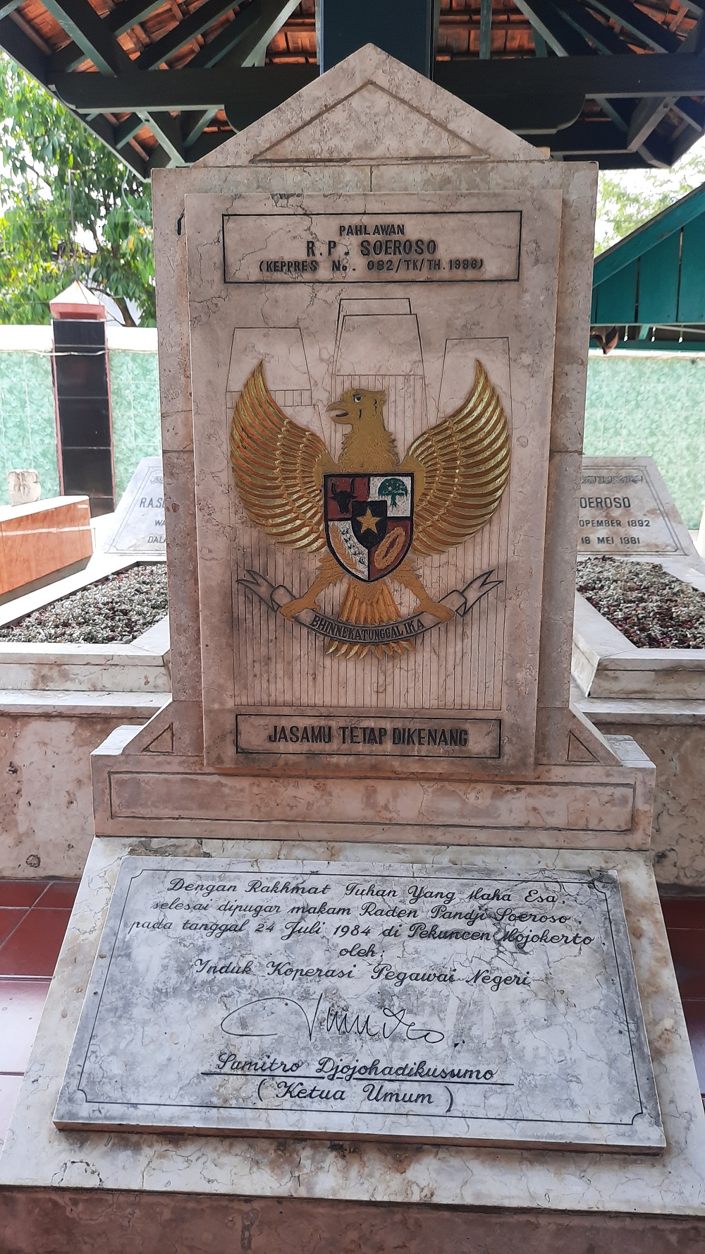 TOKOH PERS: Tempat peristirahatan terakhir R.P Soeroso, tokoh perjuangan sekaligus insan pers di kompleks Makam Pekuncen, Kelurahan Surodinawan, Kecamatan Prajurit Kulon, Kota Mojokerto.