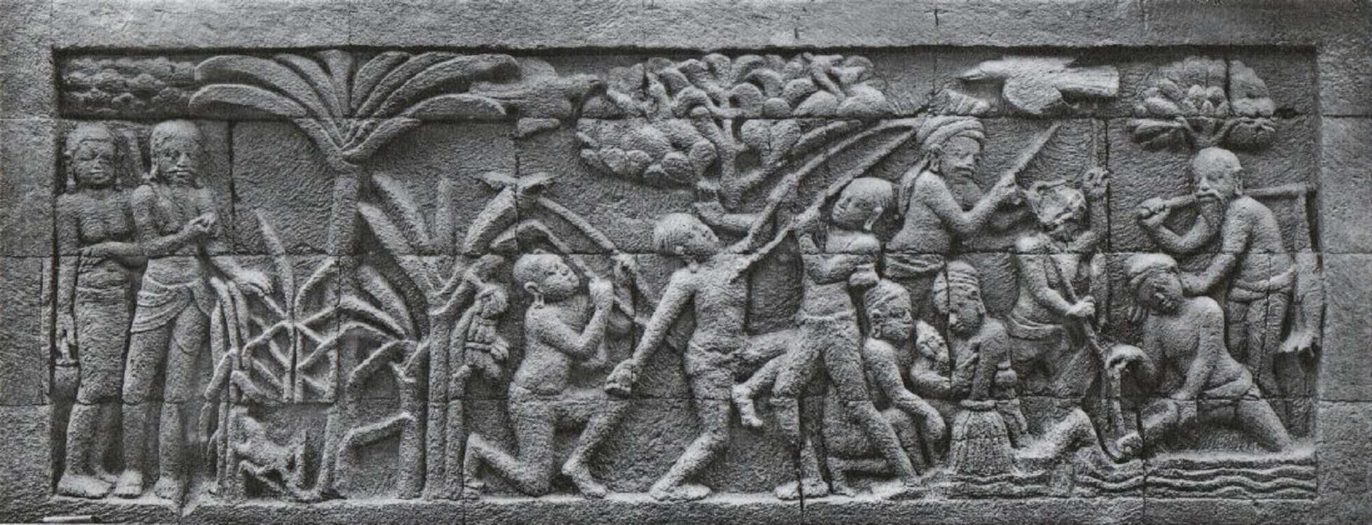 KLASIK: Gambar aktivitas berburu binatang dan menangkap ikan di relief Candi Borobudur, Magelang. 