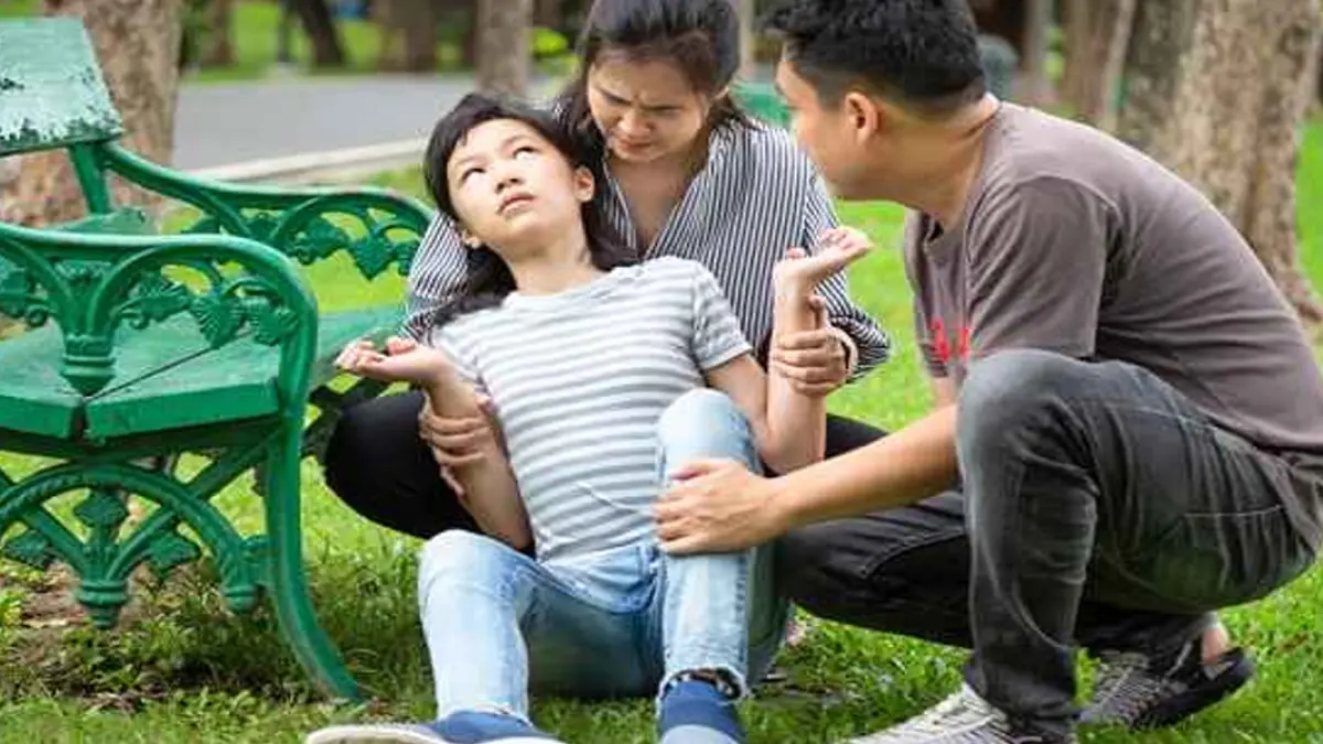  Lingkungan yang memahami kondisi epilepsi dapat membantu penyintas merasa lebih aman dan percaya diri. 