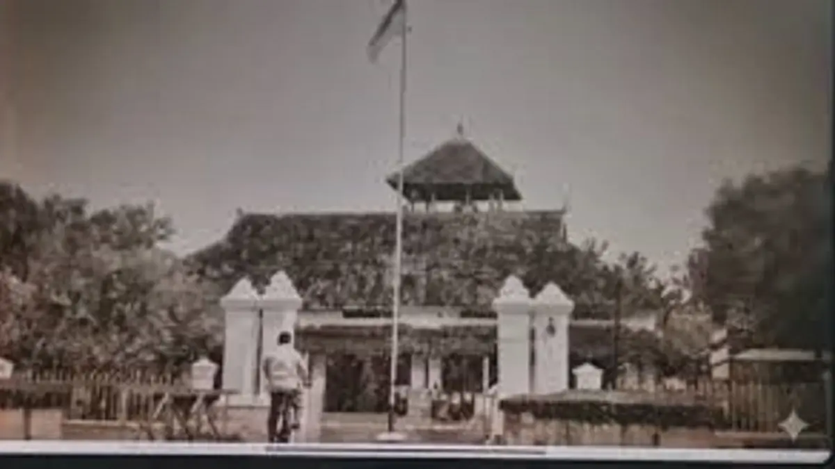 TEMPAT IBADAH: Masjid Agung Al-Fattah Kota Mojokerto yang dibangun sebagai bagian dari penataan struktur tata ruang pemerintahan Kabupaten Mojokerto. (foto: Ayuhannafiq for JPRM)