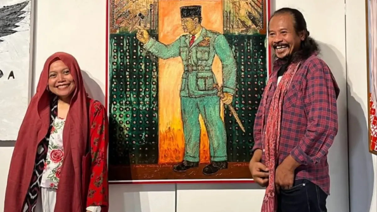 DIKENANG: Nasirun bersama Hetty Palestina, kurator asli Surabaya.