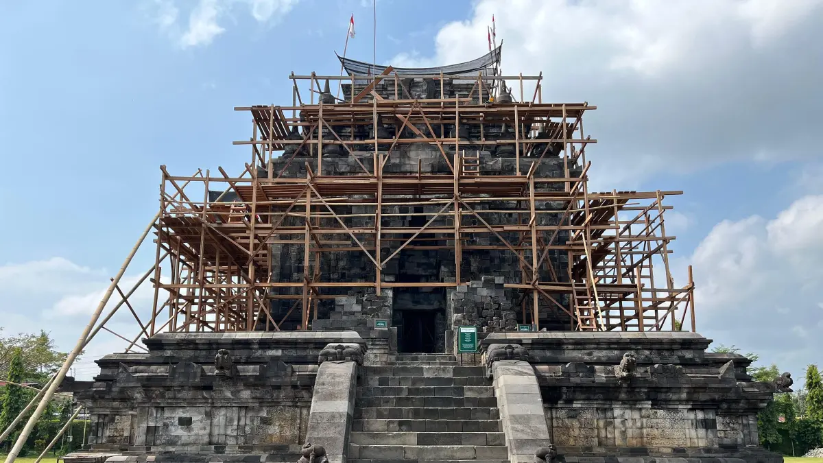 DIPUGAR: Kemenbud RI melalui Museum dan Cagar Budaya memulai pelaksanaan rehabilitasi Candi Mendut yahap II tahun 2026.