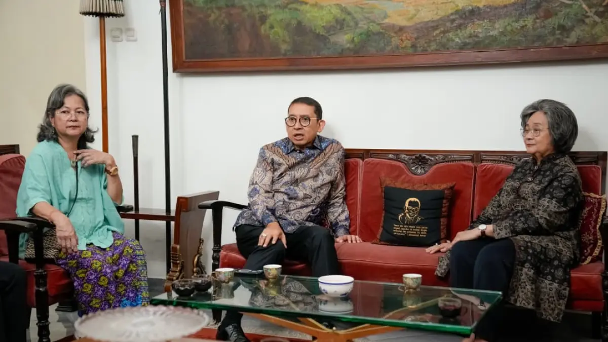 PERKUAT SEJARAH: Menteri Kebudayaan Fadli Zon bersilaturahmi dengan keluarga Bung Hatta di Menteng, Jakarta, menjelang peringatan Kemerdekaan RI ke-81. (Foto:Kemenbud RI/Heri Budi Santoso)
