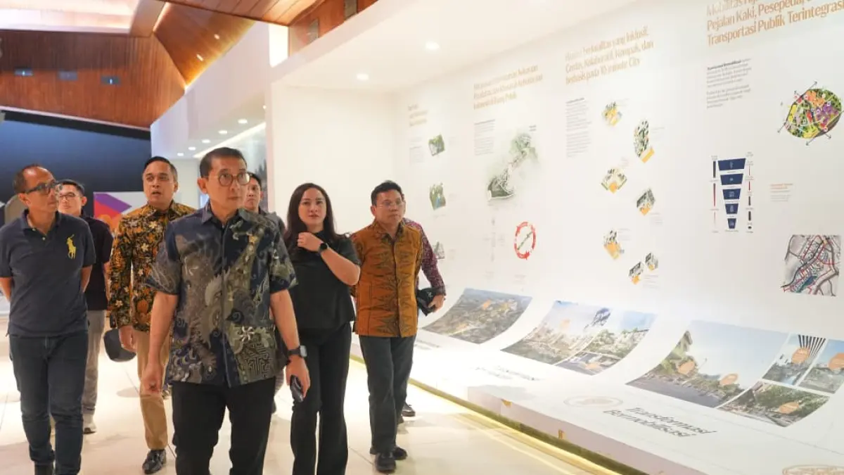 SEJARAH BANGSA: Menbud RI Fadli Zon saat melangsungkan kunjungan kerja di Taman Mini Indonesia Indah (TMII) den mendorong revitalisasi Anjungan Timor Timur dan beberapa museum di dalamnya, Kamis (15/8). (Foto: Kemenbud RI/Vidhy Fellizano Sfinoza)&nbsp;