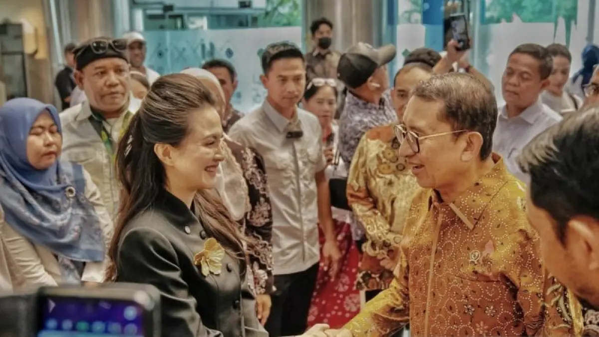 Menteri Kebudayaan Fadli Zon saat melakukan pertemuan dengan Gubernur Maluku Utara Sherly Tjoanda. (ANTARA/HO-Kementerian Kebudayaan)
