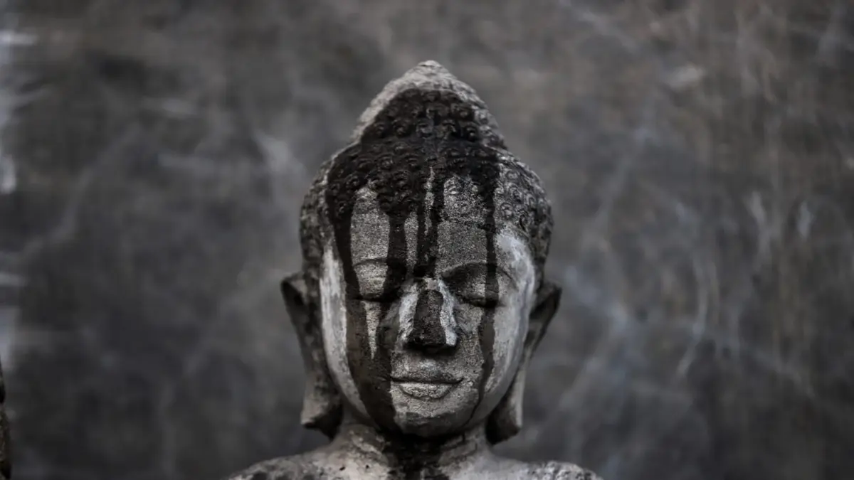 PENDERITAAN : Ilustrasi Sidharta Gautama menjalani laku spiritual dan mengalami penderitaan (FOTO: Sofan Kurniawan/ Jawa Pos Radar Mojokerto)