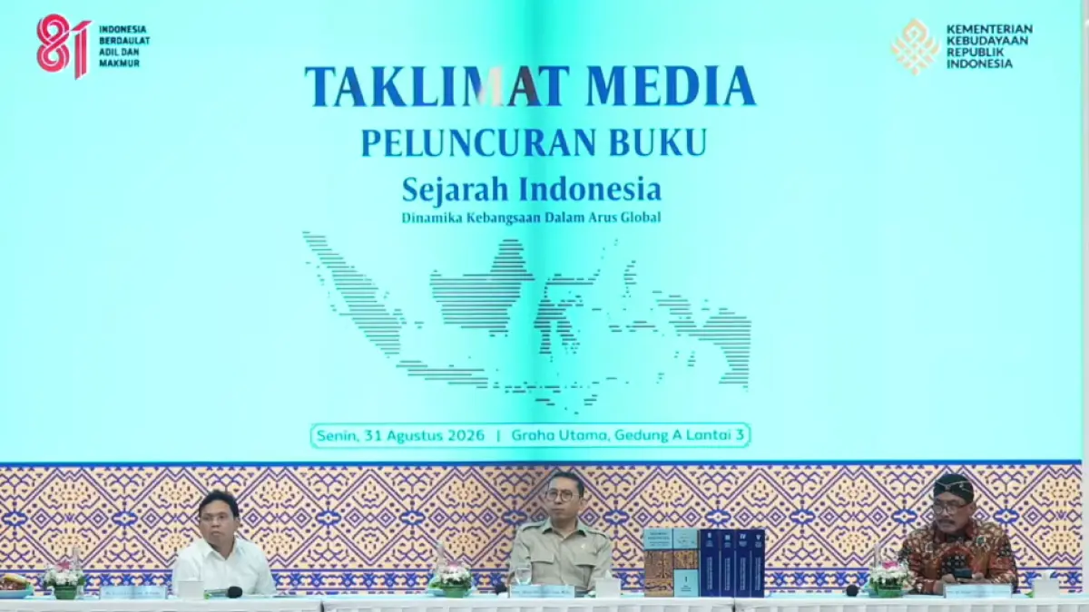 DILAUNCHING: Menbud Fadli Zon saat peluncuran resmi Buku Sejarah Indonesia Kementerian Kebudayaan. (Foto: Balai Media Kebudayaan Kemenbud RI)