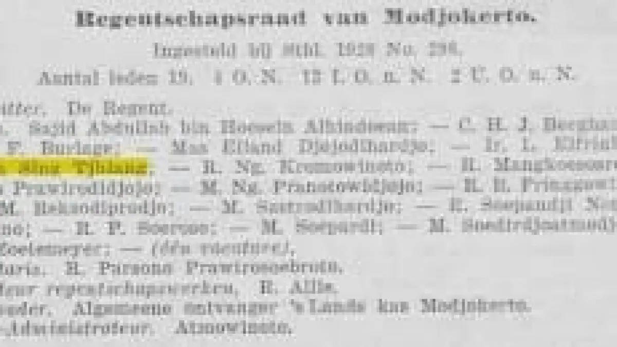 Nama-Nama Anggota Regentschapsraad Mojokerto pada 1930-an. (Sumber: Voornaamste Voorschriften en Personalia betreffende de Decentralisatie en de Bestuurshervorming, alsmede de Grondwet en de Indische Staatsregeling, 1931: 238)