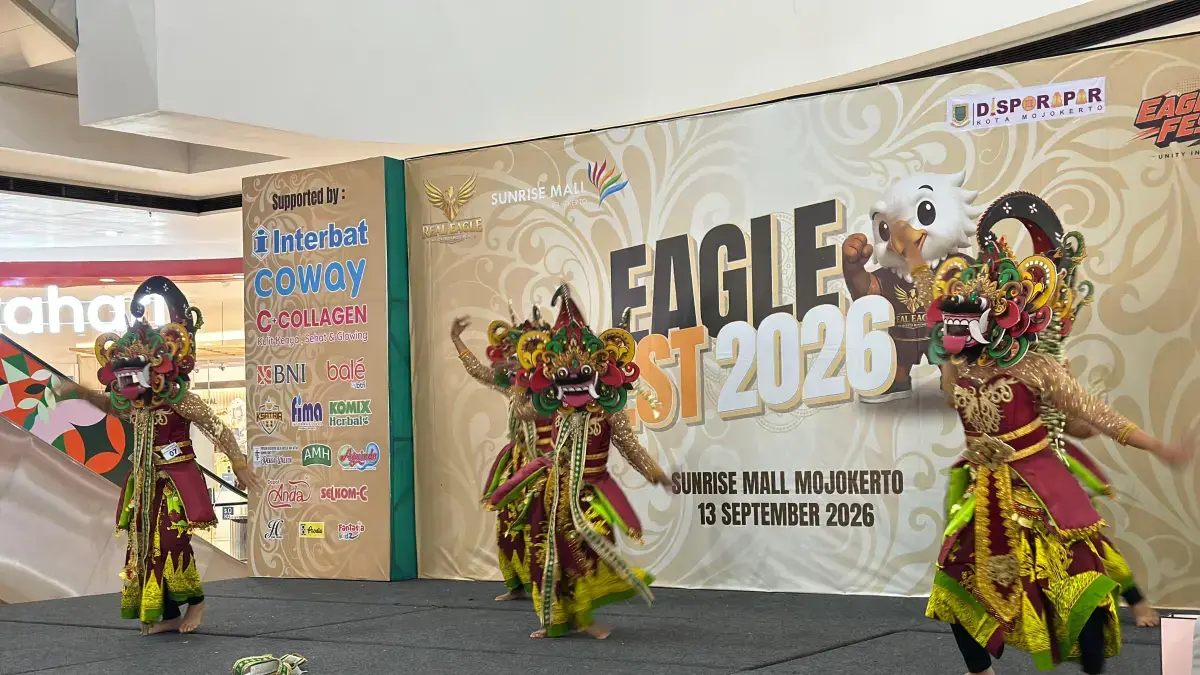 TRADISIONAL: Peserta Eagle Traditional Dance yang menampilkan salah satu gerakan tari tradisional Nusantara. (Dodik/JPRM