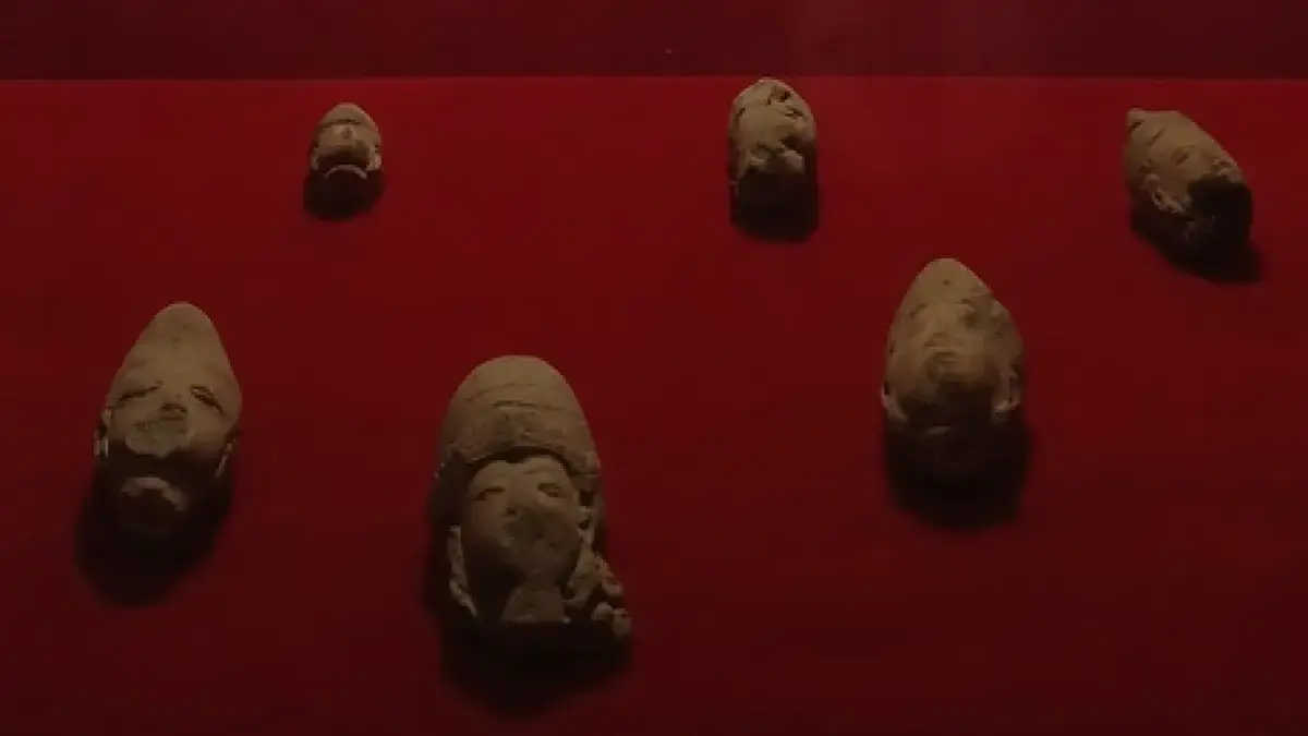 JEJAK DIPLOMASI: Figurin atau patung dari tanah berbentuk figur orang asing di Kerajaan Majapahit koleksi Museum Majapahit, Kecamatan Trowulan, Kabupaten Mojokerto.