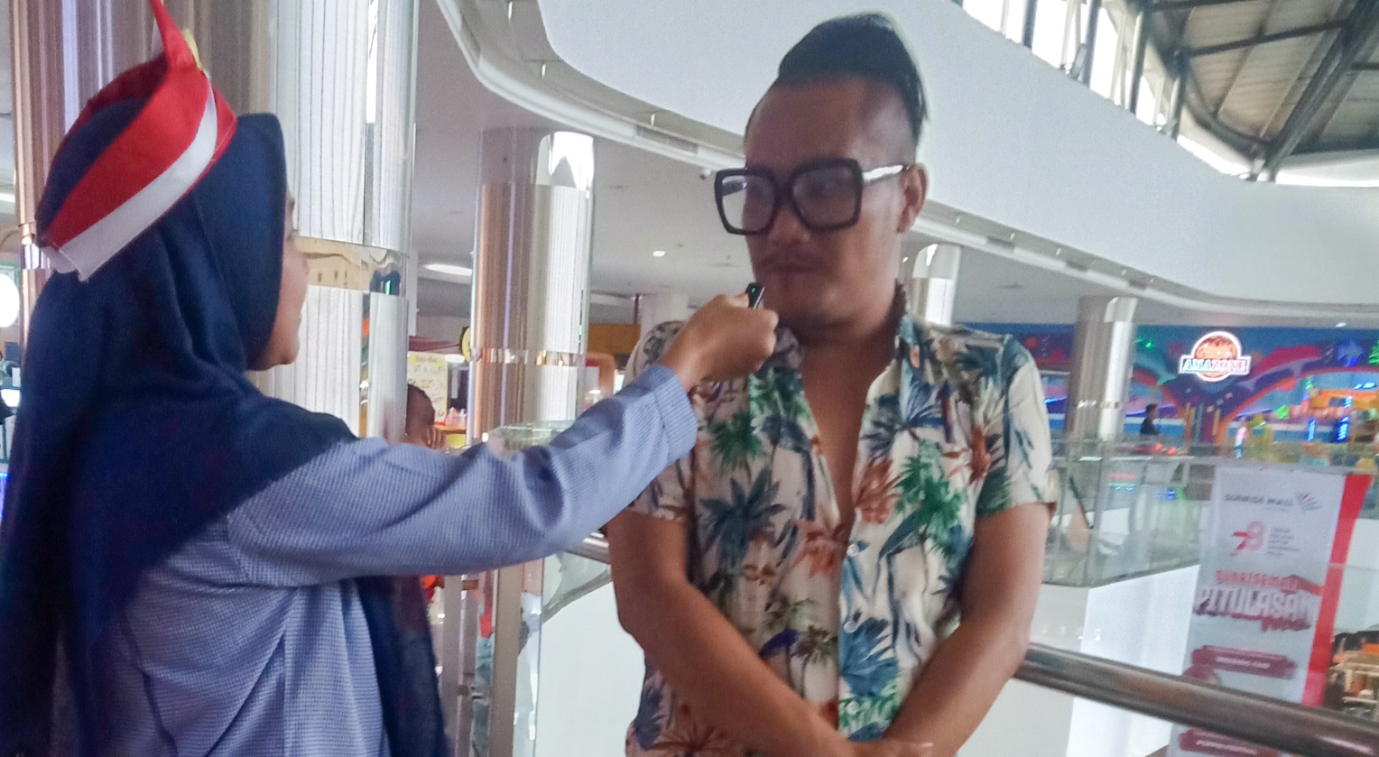 PENDAPAT PRIBADI: Ardhy mengutarakan pendapatnya tentang makna merdeka.