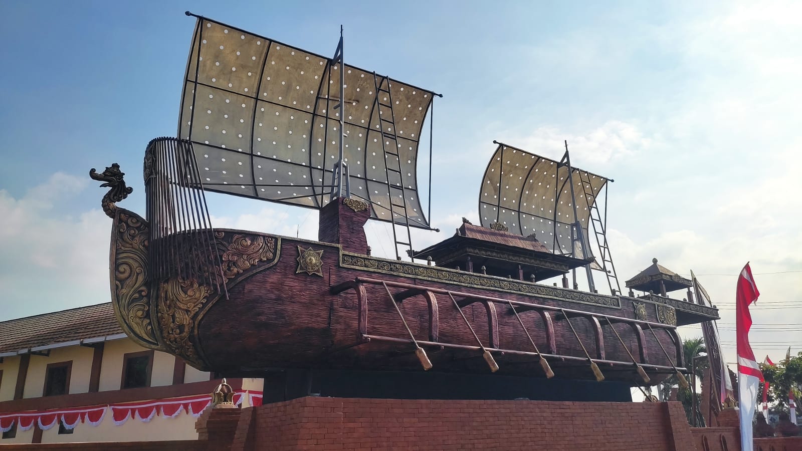 OTENTIK: Monumen Jung Majapahit di Jalan Empunala Kota Mojokerto sedikit banyak memvisualkan penerapan teknologi sederhana pada setiap komponen kapal.