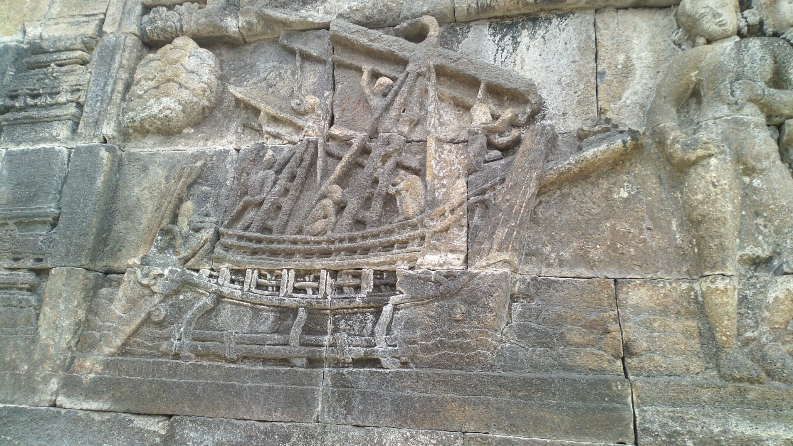 BERSEJARAH: Relief Candi Borobudur menggambarkan budaya maritim dan kapal kuno abad ke-8 Masehi yang menjadi cikal bakal Jung Jawa, kapal layar era Majapahit. (Sumber Foto: Kemendikbud/Balai Konservasi Borobudur)