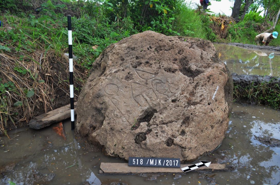 PENINGGALAN: Prasasti Jiyu berangka tahun 1408 Saka merupakan cagar budaya peninggalan Majapahit yang ditemukan di Desa Jiyu, Kecamatan Kutorejo, Kabupaten Mojokerto, pada 2017 silam.