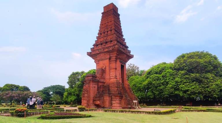 PENINGGALAN MAJAPAHIT: Situs Gapura Bajang Ratu, Desa Temon, Kecamatan Trowulan, bakal diprioritaskan untuk mendapat ekskavasi lanjutan.