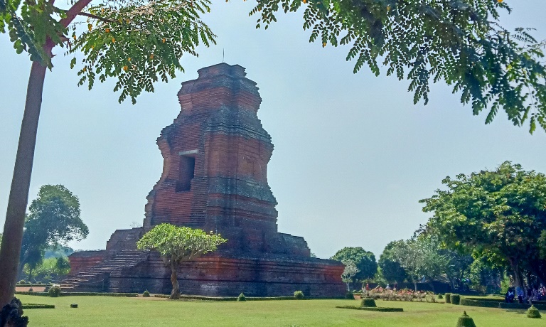BANGUNAN SUCI: Candi Brahu terletak di Dusun Jambu Mente, Desa Bejijong, Kecamatan Trowulan, Kabupaten Mojokerto.