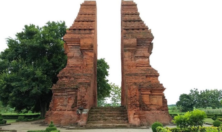 Candi ini berada di Desa Jatipasar, Kecamatan Trowulan, Kabupaten Mojokerto. (foto sejarah majapahit)