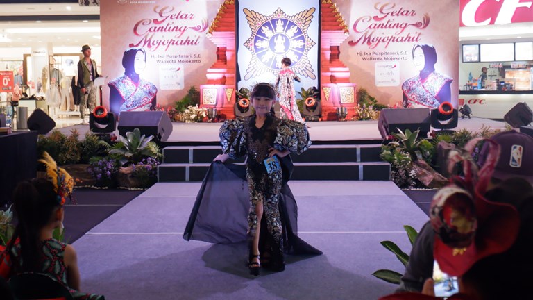 GLAMOR: Gelaran Mojo Batik Festival 2023 di Sunrise Mall Kota Mojokerto, Jumat (6/10) meningkatkan kualitas seni dan menghidupkan batik di Kota Mojokerto.