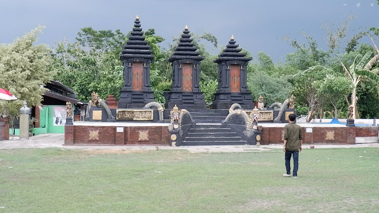 MEGAH: Pesona candi buatan di Dusun Sumbertempur, Desa Sumbergirang, Kecamatan Puri, Kabupaten Mojokerto. (foto: misbakhul ulum)