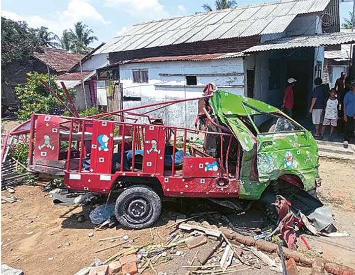 RUSAK PARAH: Salah satu kasus laka lantas di Desa Panggungrejo, Kecamatan Kepanjen beberapa waktu lalu.
