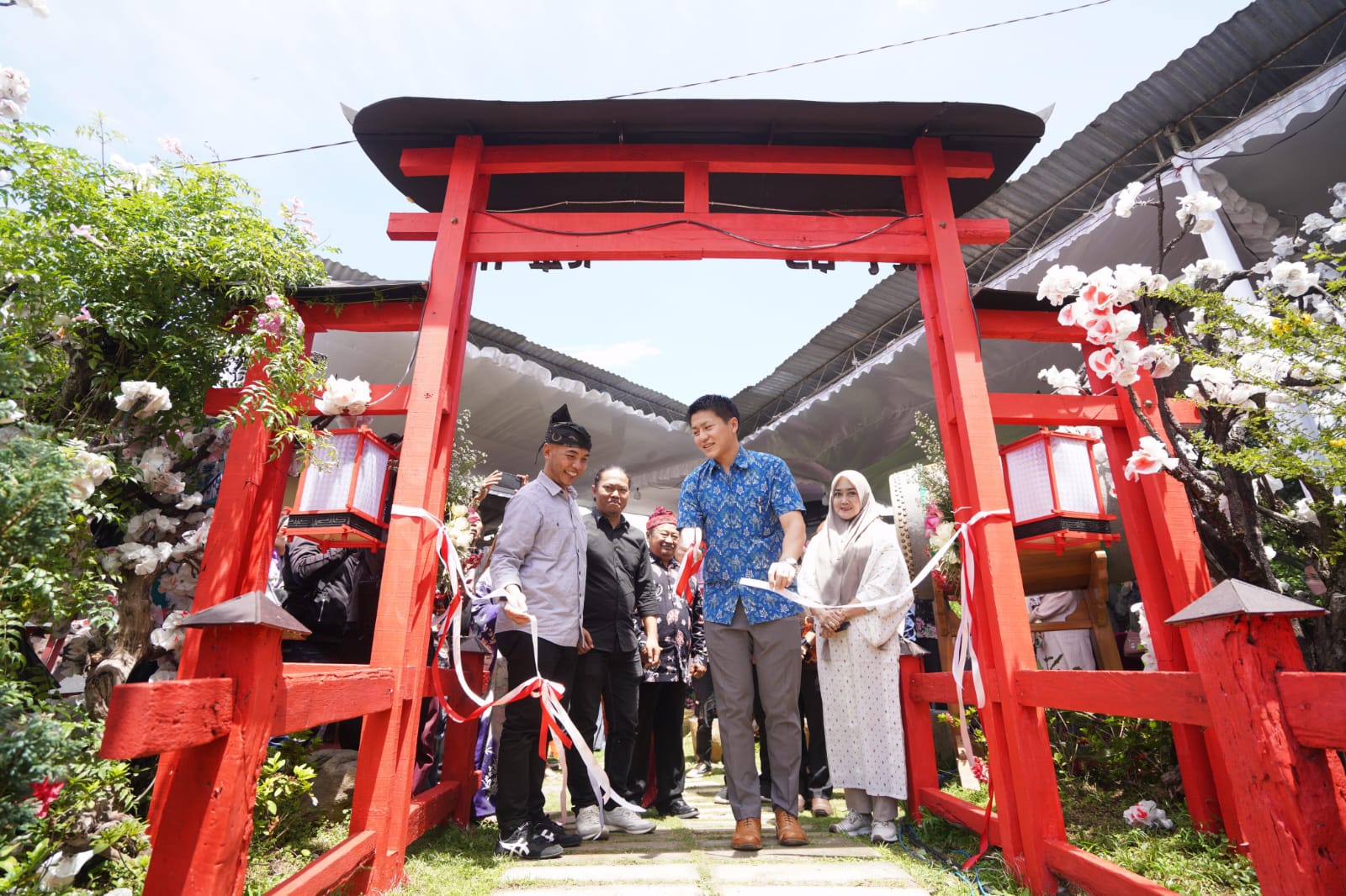 WISATA BARU: Pj Wali Kota Batu Aries Agung Paewai meresmikan Kampung Wisata Jepang di Dusun Sukorembug, Desa Sidomulyo, Kecamatan Bumiaji, Kota Batu, Minggu (21/1).
