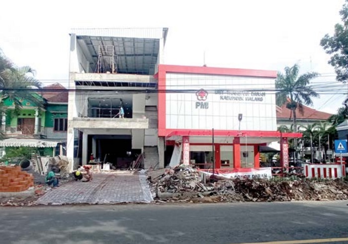 DIKEBUT: Gedung yang dibangun di samping kantor Unit Transfusi Darah (UTD) PMI Kabupaten Malang di Kepanjen