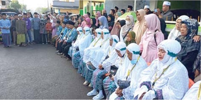 KE TANAH SUCI: Jamaah haji asal Kabupaten Malang tahun lalu.