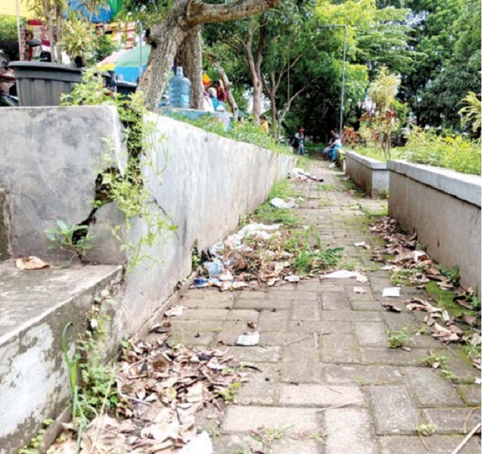 KUMUH: Kondisi salah satu sudut Taman Segitiga di Kelurahan Lawang, Kecamatan Lawang kemarin (5/2).